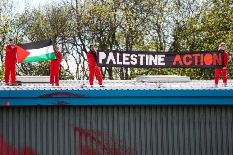 Pro-palestinian demonstrations halter an Israeli drone factory in UK