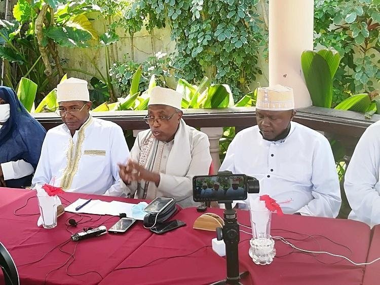 Opposition group call the current government of Comoros a dictatorship and express their dissatisfaction with the socio-economic crises in the country