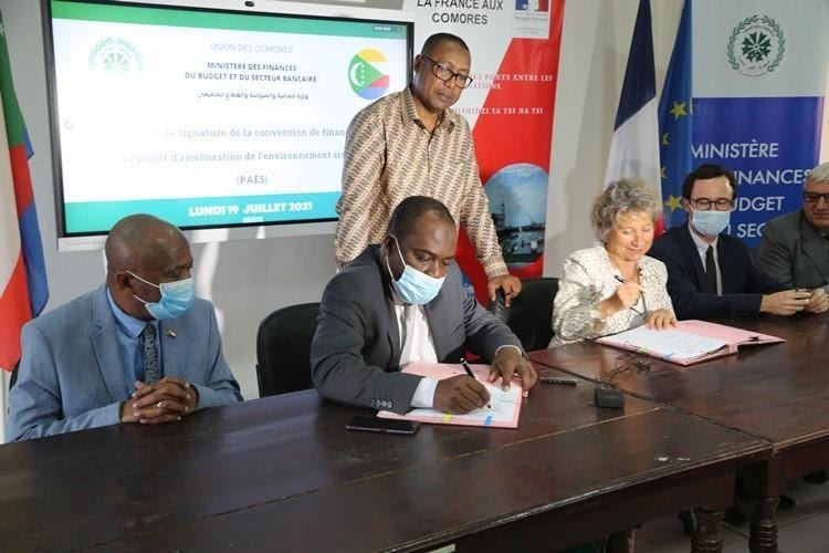 France-Comoros cooperation of 9.7 billion for the renovations of 45 schools