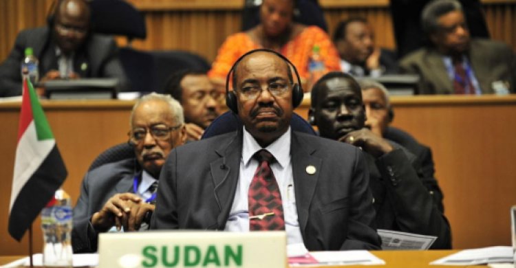 Sudan’s Foreign Affairs Minister announces that the country will hand-over Omar al-Bashir to the International Criminal Court.