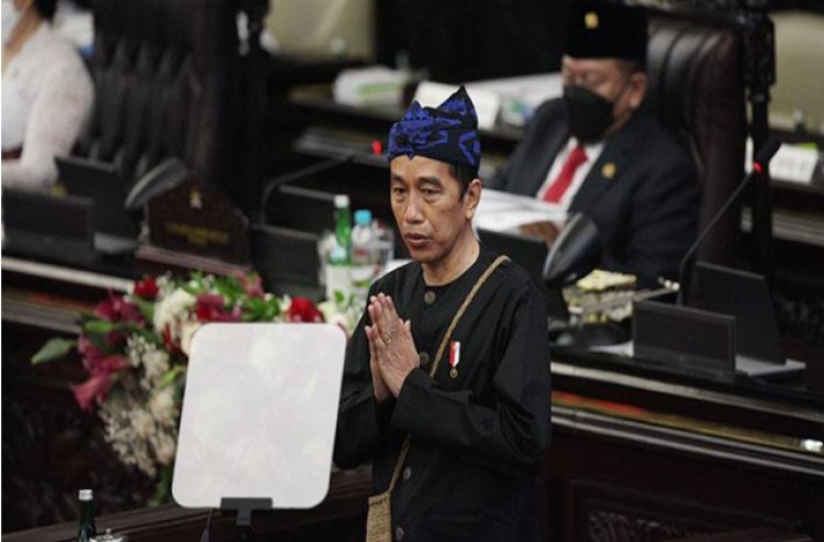Joko Widodo’s Traditional Appearance is deemed Superficial by The Alliance of Indigeneous People of Indonesia