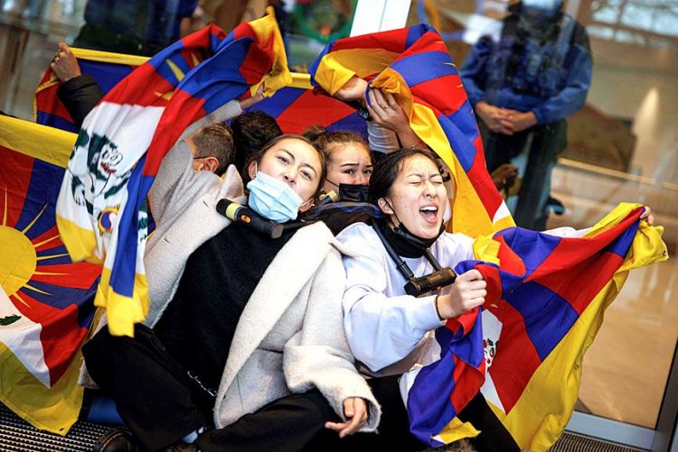 Tibetan Activists Chain Themselves to Olympic Rings Outside the International Olympic Committee Headquarters