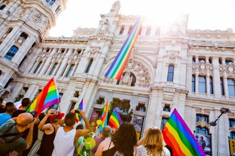Thousands Protest Anti-LGBTQ+ proposal in Madrid