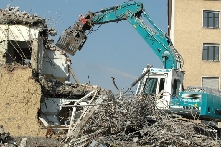 Israeli Troops Continue Demolitions of Palestinian Houses in The West Bank