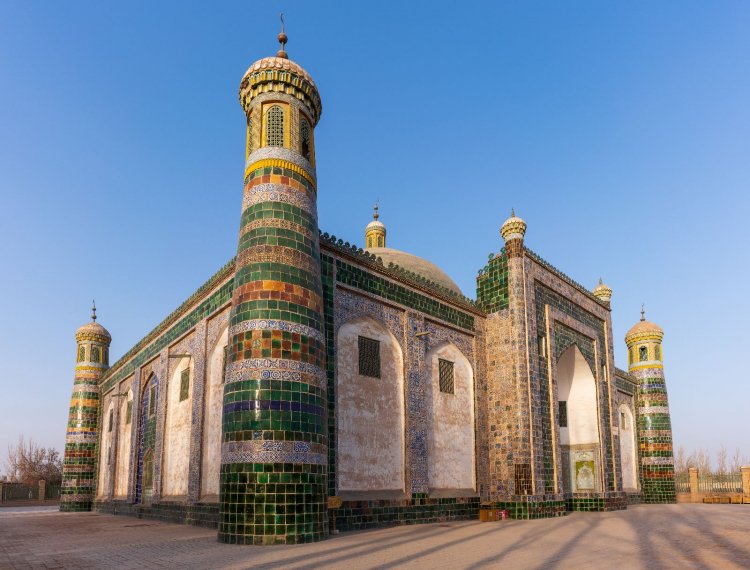 Kashgar mosque open for tourists closed for worshippers