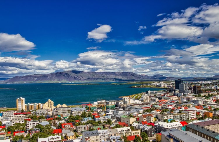 Iceland’s Women and Non-Binary Citizens Strike to Demand Pay Parity and Action to Tackle Gender-Based Violence