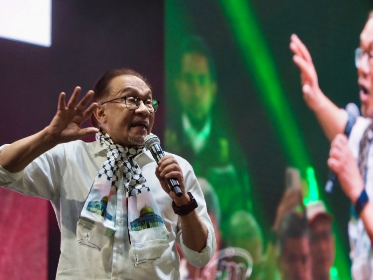 Malaysian Prime Minister holds a pro-Palestine rally